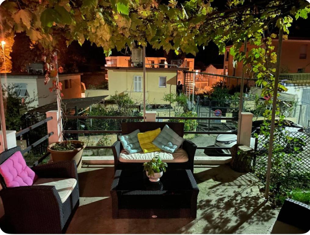 Apartment Avec Terrasse Au Calme